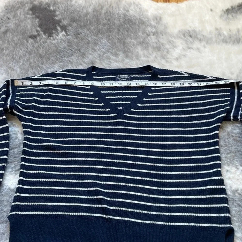Abercrombie Striped V Neck Sweater - Picture 8 of 11